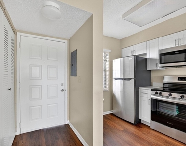 2236 N Cypress Bend Drive - Photo Thumbnail 3