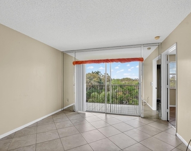 2236 N Cypress Bend Drive - Photo Thumbnail 12