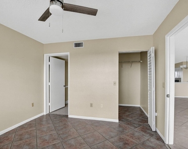 2236 N Cypress Bend Drive - Photo Thumbnail 14