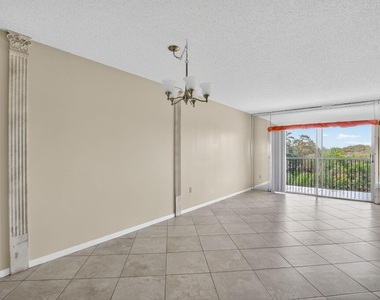 2236 N Cypress Bend Drive - Photo Thumbnail 11