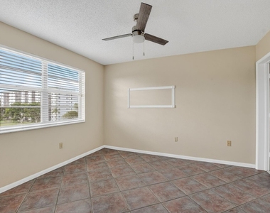2236 N Cypress Bend Drive - Photo Thumbnail 13