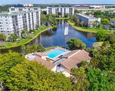 2236 N Cypress Bend Drive - Photo Thumbnail 65