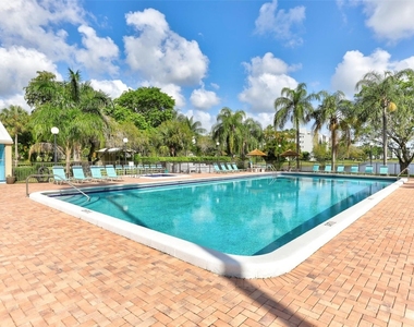 2236 N Cypress Bend Drive - Photo Thumbnail 28