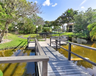 2236 N Cypress Bend Drive - Photo Thumbnail 35