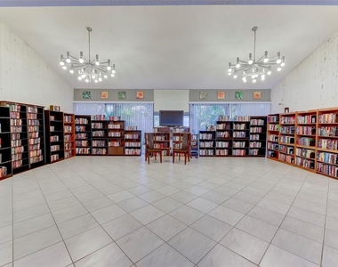 2236 N Cypress Bend Drive - Photo Thumbnail 54
