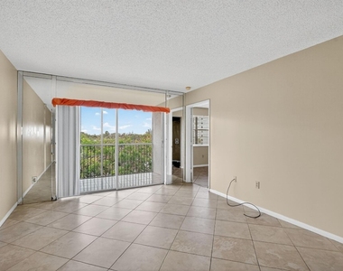 2236 N Cypress Bend Drive - Photo Thumbnail 10