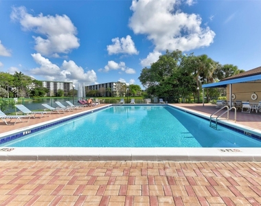 2236 N Cypress Bend Drive - Photo Thumbnail 48