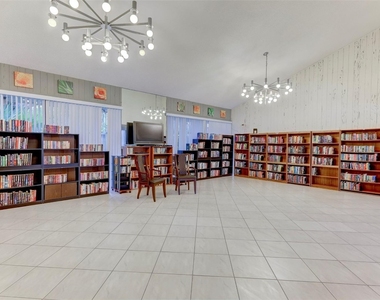 2236 N Cypress Bend Drive - Photo Thumbnail 53