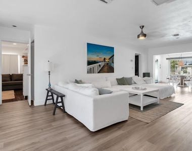 2233 Se 15th Street - Photo Thumbnail 17
