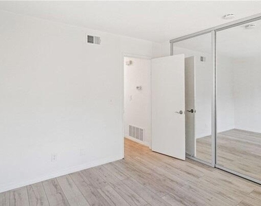 5977 Nelda Street - Photo Thumbnail 8