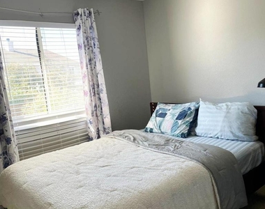5224 Cedar Ridge Way - Photo Thumbnail 3