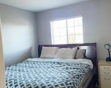 5224 Cedar Ridge Way - Photo Thumbnail 2