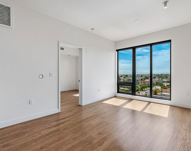 10700 Tabor St - Photo Thumbnail 4