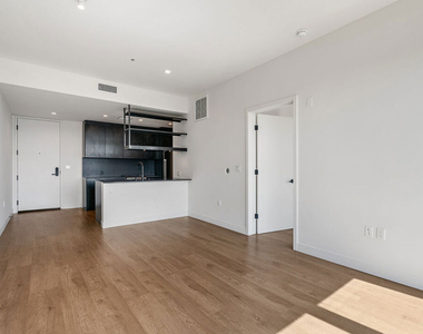 10700 Tabor St - Photo Thumbnail 5