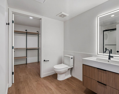 10700 Tabor St - Photo Thumbnail 7