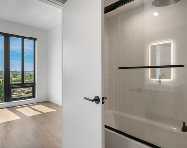 10700 Tabor St - Photo Thumbnail 8
