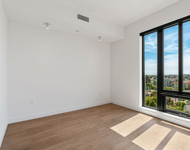 10700 Tabor St - Photo Thumbnail 6