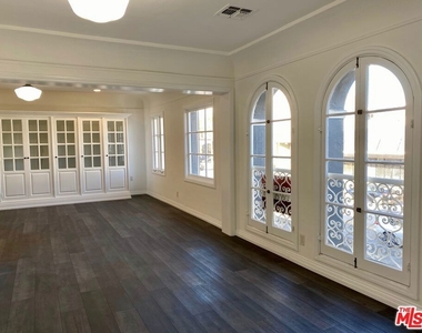 619 S La Brea Avenue - Photo Thumbnail 2