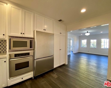 619 S La Brea Avenue - Photo Thumbnail 11