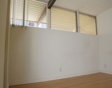 11133 Rose Avenue - Photo Thumbnail 5