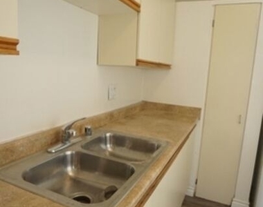 11133 Rose Avenue - Photo Thumbnail 3