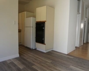 11133 Rose Avenue - Photo Thumbnail 4
