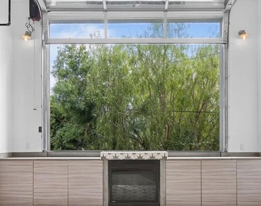 615 6th Avenue - Photo Thumbnail 3