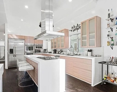 615 6th Avenue - Photo Thumbnail 4