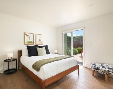 2452 Azure Coast Dr - Photo Thumbnail 32