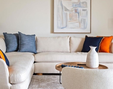 2452 Azure Coast Dr - Photo Thumbnail 9