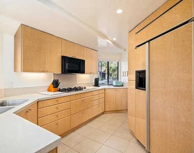 2452 Azure Coast Dr - Photo Thumbnail 19