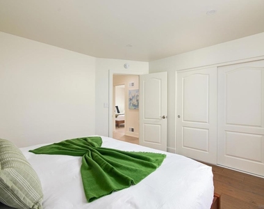 2452 Azure Coast Dr - Photo Thumbnail 31