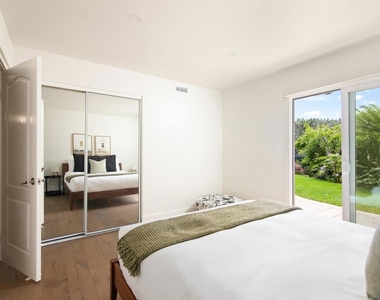 2452 Azure Coast Dr - Photo Thumbnail 29