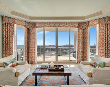 2700 N Ocean Drive - Photo Thumbnail 15