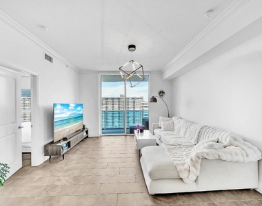 1945 S Ocean Drive - Photo Thumbnail 4