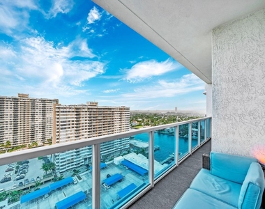 1945 S Ocean Drive - Photo Thumbnail 11
