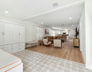 125 Nw 3rd Avenue - Photo Thumbnail 1