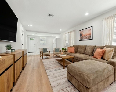 125 Nw 3rd Avenue - Photo Thumbnail 3