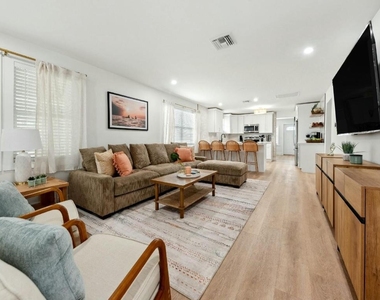 125 Nw 3rd Avenue - Photo Thumbnail 2