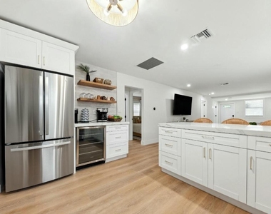 125 Nw 3rd Avenue - Photo Thumbnail 6