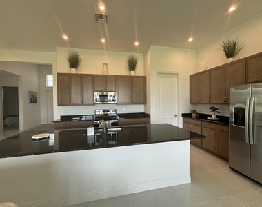 10231 Sw Latium Way - Photo Thumbnail 16