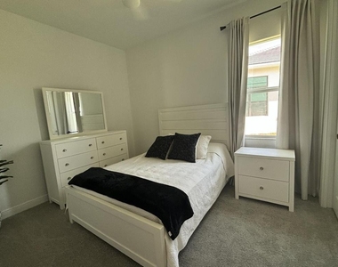 10231 Sw Latium Way - Photo Thumbnail 4