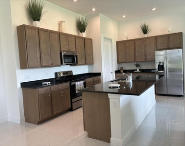 10231 Sw Latium Way - Photo Thumbnail 14