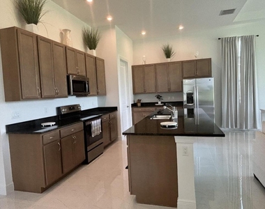 10231 Sw Latium Way - Photo Thumbnail 15