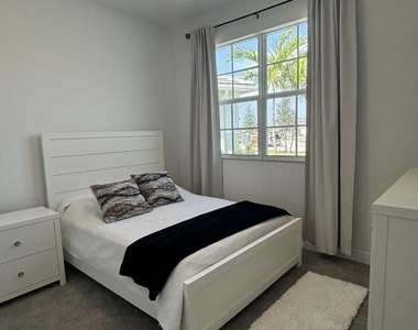 10231 Sw Latium Way - Photo Thumbnail 6