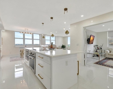 5440 N Ocean Drive - Photo Thumbnail 10