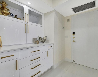 5440 N Ocean Drive - Photo Thumbnail 9