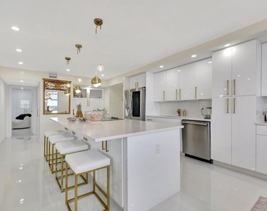 5440 N Ocean Drive - Photo Thumbnail 12