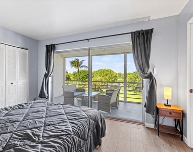 300 Waterway Drive S - Photo Thumbnail 11