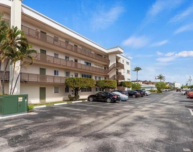 300 Waterway Drive S - Photo Thumbnail 28